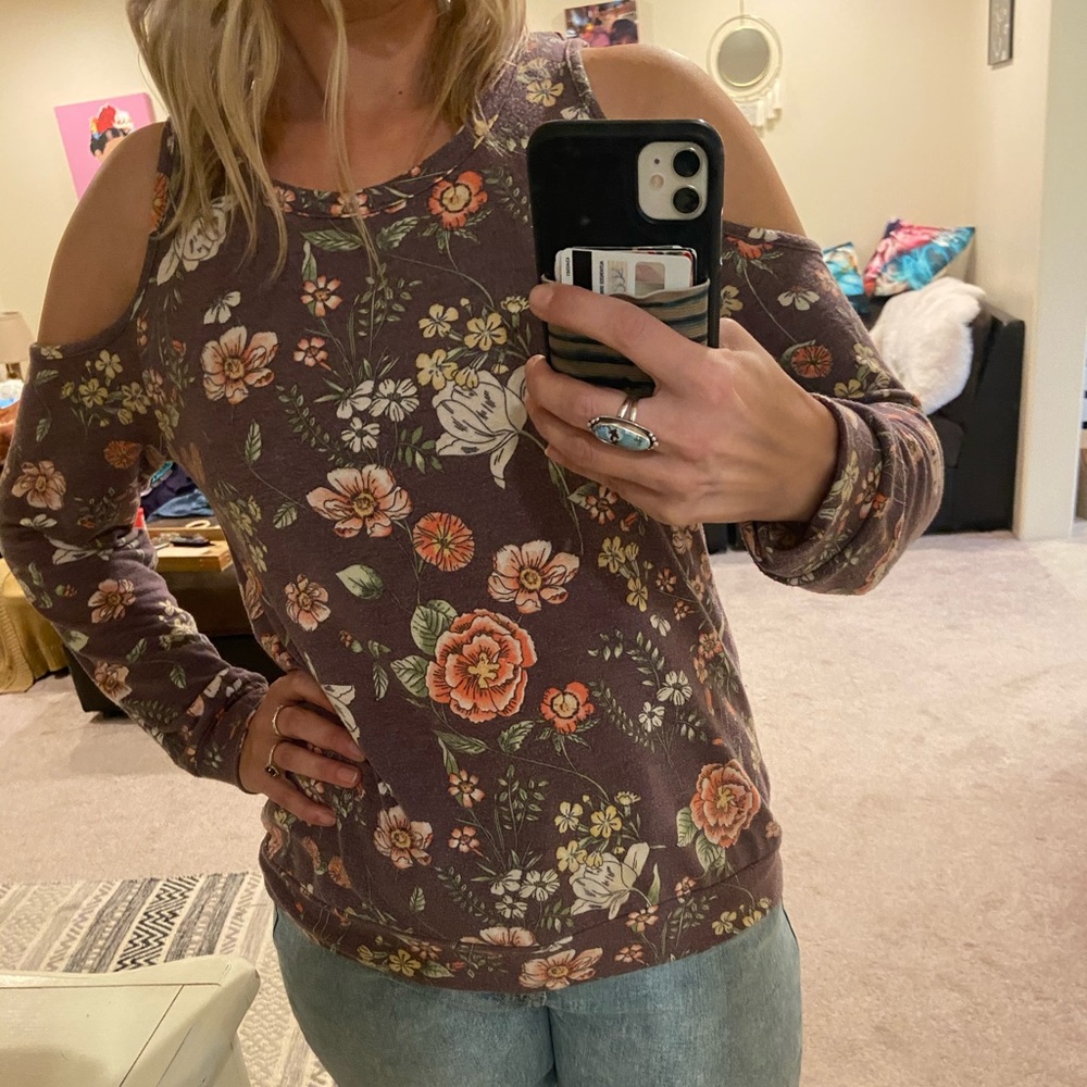 Long sleeve cutout shoulder top